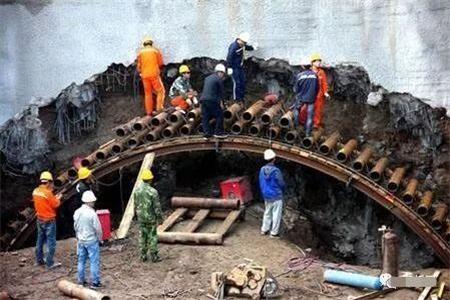 罗庄隧道钢花管支护案例